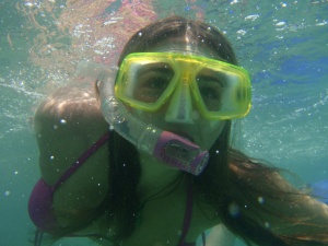 Inma haciendo snorkel en el Hotel Intercontinental Moorea