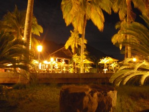 Hotel Intercontinental Moorea por la noche