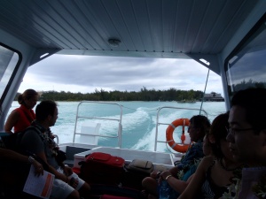 Barco.  Bora Bora